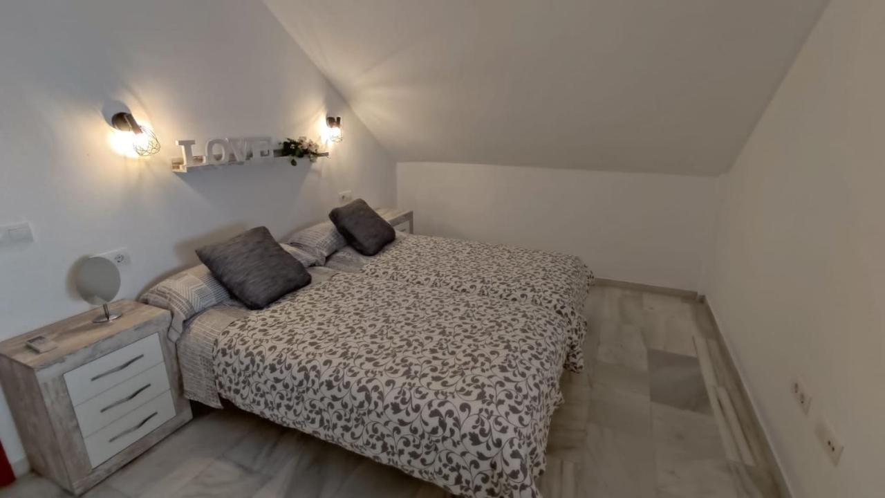 פואנגירולה Apartamentos La Casa De Bebita מראה חיצוני תמונה