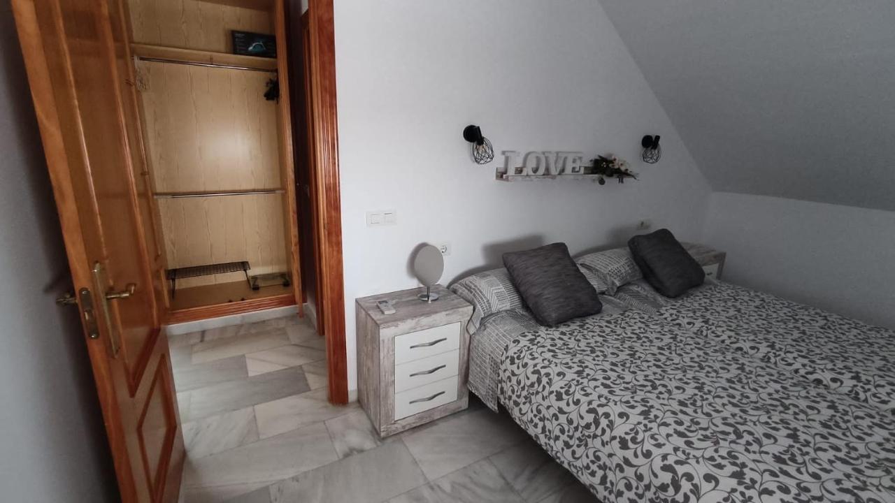 פואנגירולה Apartamentos La Casa De Bebita מראה חיצוני תמונה